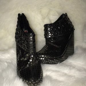 Black Wedges